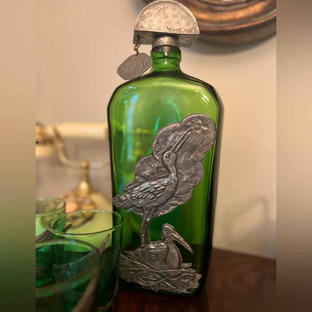 Scotch decanter and 5 glasses with Crane design
